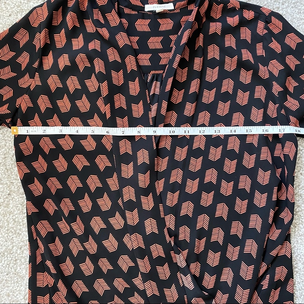 PLEIONE Arrow Print Blouse - Picture 9 of 9